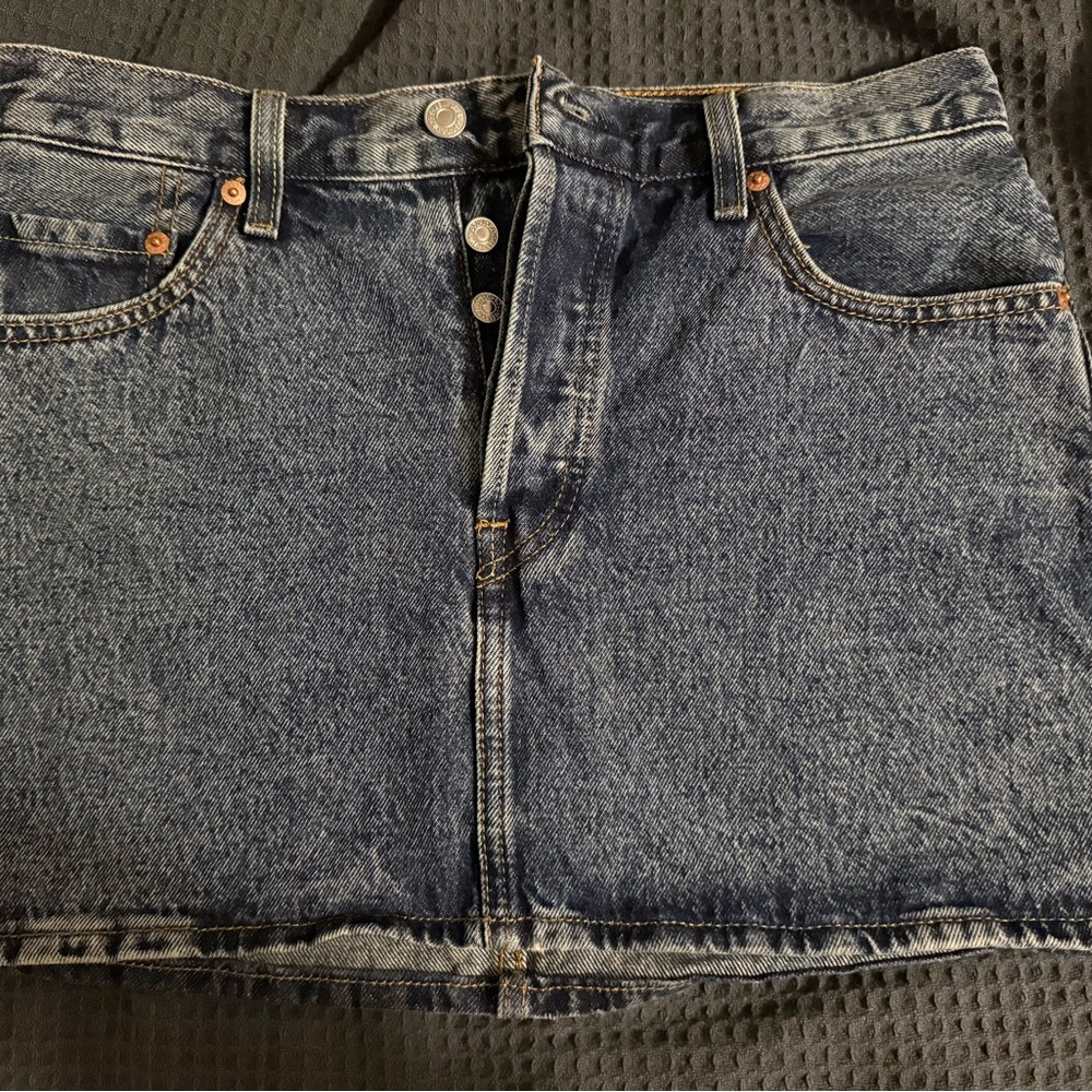 Women’s Levi’s A line button front mini skirt, size 28 (US 6) Medium